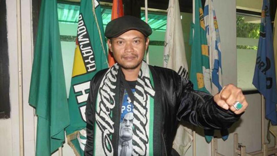 Pentolan Bonek Andie Peci memberikan reaksi tak diduga usai Persebaya Surabaya bantai Arema FC dengan skor 4-1, Kamis (12/12/19) kemarin. - INDOSPORT
